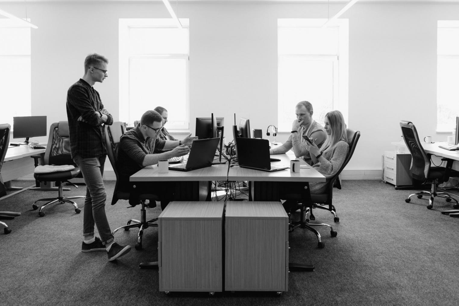 Espace de travail moderne en finance